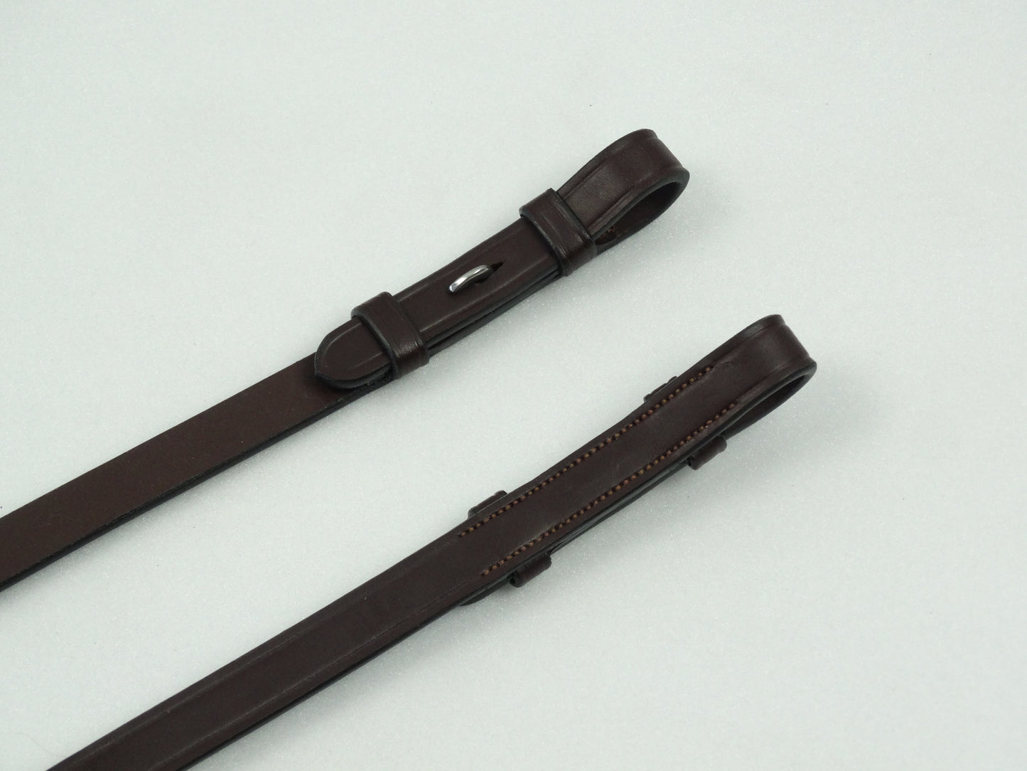 Rênes cuir et grip 5/8 avec 7 taquets et sans arrêtoirs de martingales