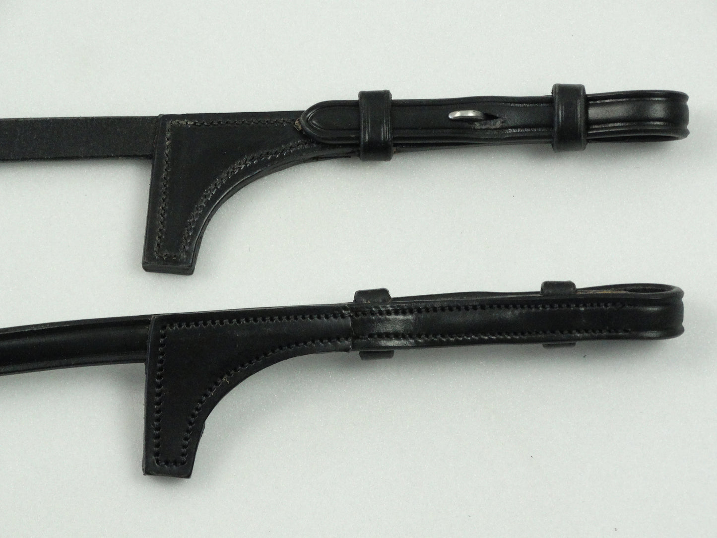 Rênes 1/2 cuir et grip, sans taquet, avec arrêtoirs.