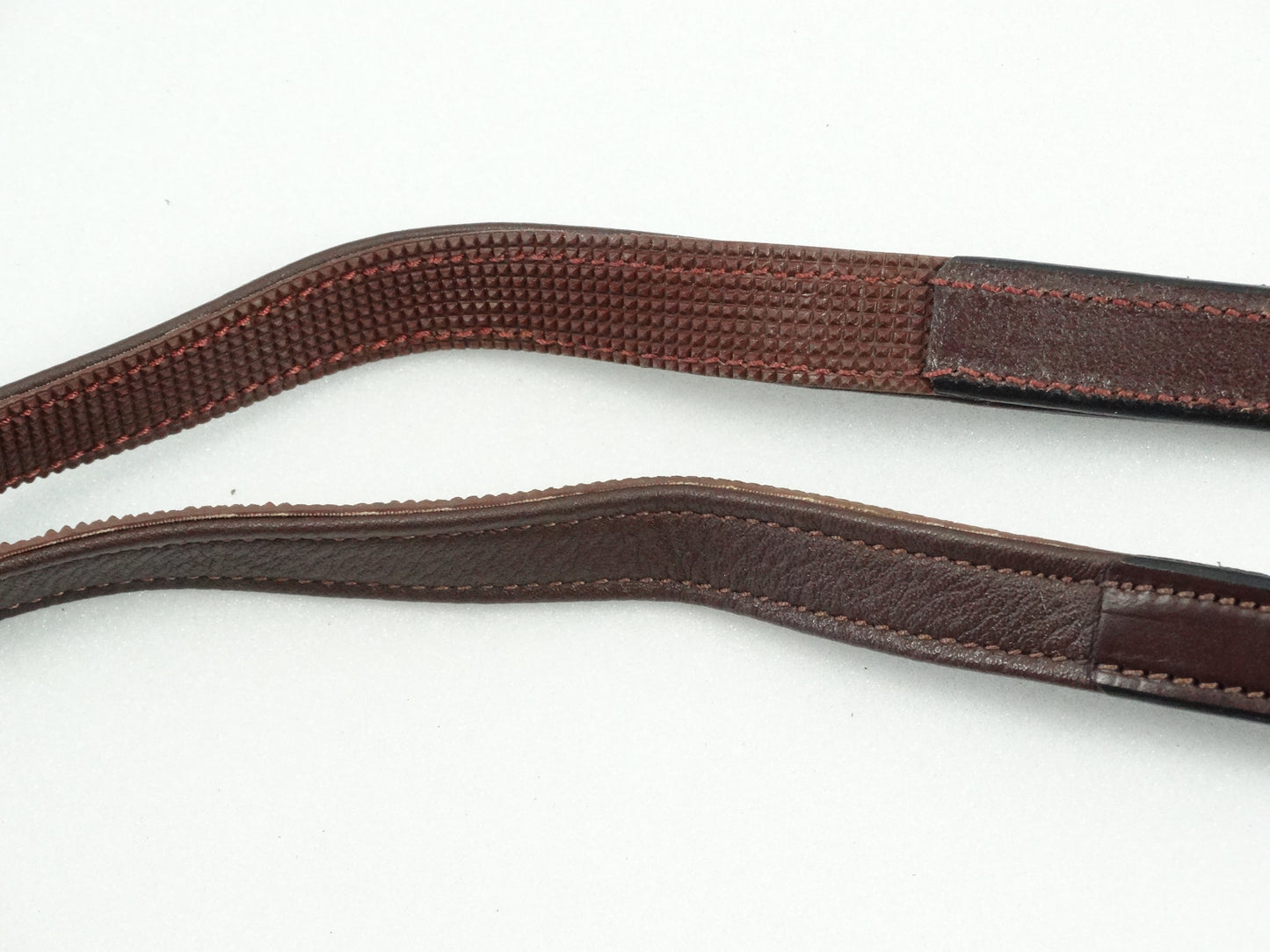 Rênes 5/8 cuir et grip sans taquets avec arrêtoirs martingales